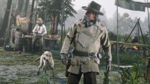 Un personnage de Red Dead Online marchand dans son campement avec Cripps en arrière plan.