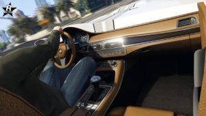L'intérieur de la Benefactor SM722 dans GTA Online, une voiture de la mise à jour The Criminal Enterprises