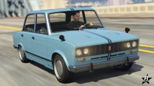 Image avant du véhicule Rune Cheburek, sa carrosserie est peinte en bleu ciel