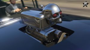 Le bloc moteur de l'Albany Brigham sur le capot