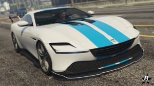 La face avant de la Grotti Stinger TT avec le motif "Bandes bleues" sur le capot, et le reste de la carrosserie est peinte en blanc.