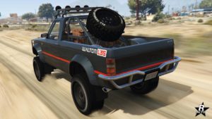 L'arrière de la Declasse Walton L35 équipée du motif du même nom que ce véhicule