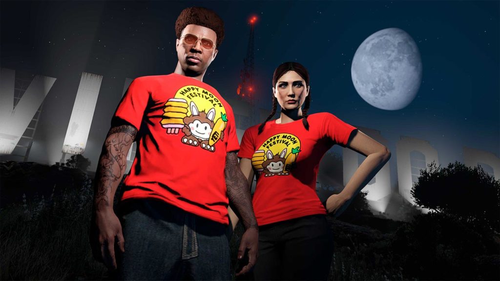 Le t-shirt Fête de la lune rouge est à débloquer en ce connectant à GTA Online cette semaine. Il s'agit d'un t-shirt rouge avec un logo sous fond jaune disposant des inscriptions "Happy Moon Festival" avec une peluche de lapin.