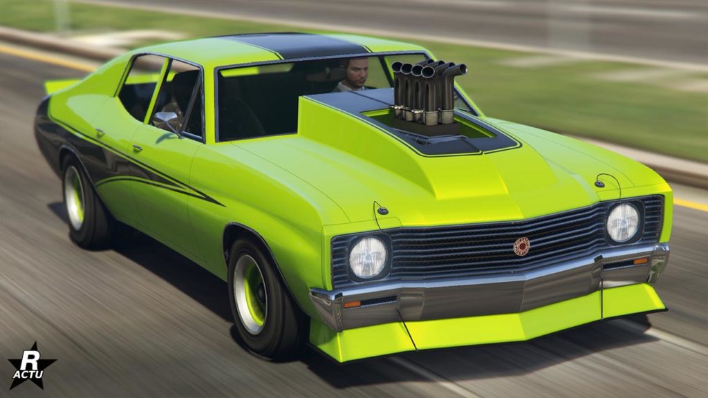 La Declasse Tulip dans GTA Online, avec une vue de devant le véhicule. La carrosserie de la voiture est verte lime et dispose d'un motif de bandes noires sur le toit et les côtés.