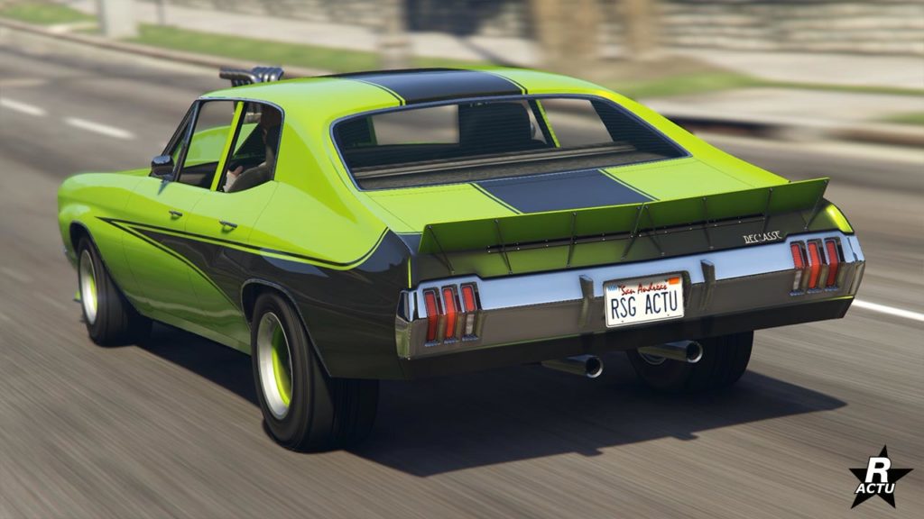 La Declasse Tulip dans GTA Online, avec une vue arrière du véhicule. La carrosserie de la voiture est verte lime et dispose d'un motif de bandes noires sur le toit et les côtés.