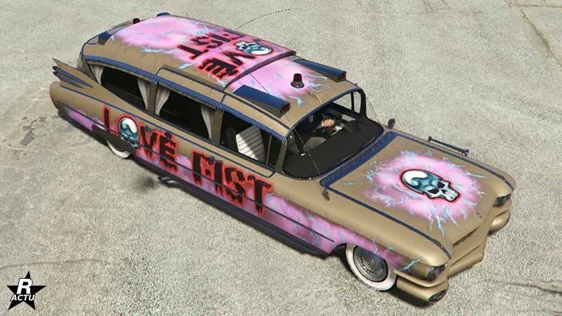 La voiture Albany Brigham avec le motif Love Fist, le célèbre groupe de musique de GTA Vice City