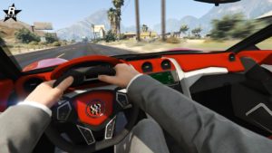 Vue intérieure de la Pfister Neon, on y voit le tableau de bord de couleur rouge, ainsi que quelques éléments qui sont en blanc.