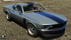 La Dominator GTT avec le motif "Bandes de rue noires" sur sa carrosserie