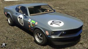 Le motif "Pilote vintage" appliqué sur la voiture "Dominator GTT" dans le jeu GTA Online