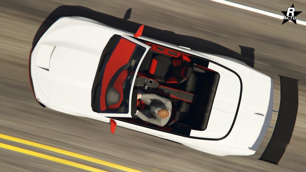 Vue aérienne de la voiture Declasse Vigero ZX décapotable dans GTA Online, on y voit parfaitement l'habitacle.