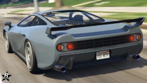 Vue arrière de l'Ocelot Penetrator, la voiture est de couleur grise