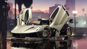 Vue avant de la voiture Ocelot Virtue dans GTA Online, elle est de couleur beige et ses deux portes sont ouvertes en forme de papillon