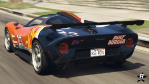 L'arrière de la Lampadati Tigon, la voiture est de couleur orange