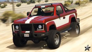 Vue avant du Vapid Riata, la carrosserie de la voiture est rouge et dispose du motif de véhicule " Bande centrale