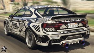 L'Obey 8F Drafter vue de dernière, la voiture dispose du motif "Val-de-Grâce" sur sa carrosserie, et est de couleur blanche et noire.