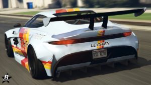 L'arrière de la Dewbauchee Specter Custom dans GTA Online, la voiture est de couleur blanche
