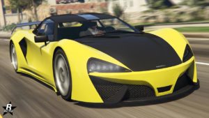 La Progen Itali GTB vue de devant, la voiture est de couleur jaune et dispose d'un capot en carbone