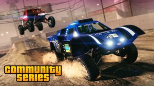 Image d'une épreuve de course créée par la communauté de GTA Online, on y voit deux tout-terrain rouler sur un terrain en terre à l'intérieur de l'arène.