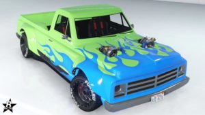 La grosse cylindrée Declasse Yosemite Drift avec le motif "Flammes bleues" qui représentent plusieurs flammes bleues sur le capot, le pare-chocs avant et les ailes latérales.