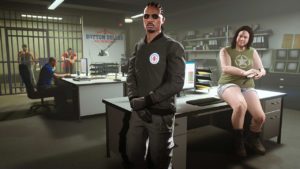 Un personnage de GTA Online et Jenette dans un bureau des cautions