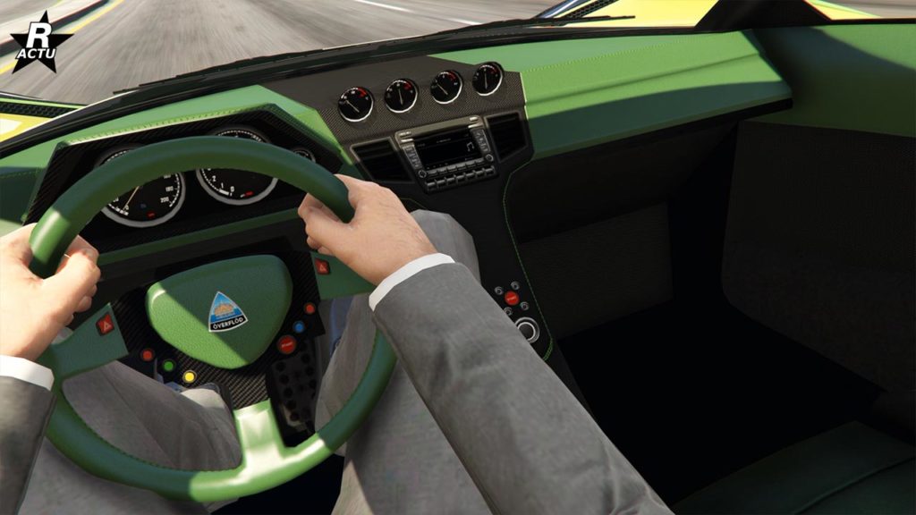 Vue de l'habitacle de la voiture Overflod Pipistrello, le tableau de bord du véhicule est particulièrement bien réussi, la console principale est en carbone, tandis que le reste est recouvert d'un cuir vert.