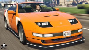 L’image montre une vue de face d’une Annis Euros X32 orange, qui est une voiture fictive du jeu vidéo GTA Online. Le véhicule présente un design distinctif avec des phares escamotables, un bas de caisse semi-carbone, et une plaque d’immatriculation qui indique “RSG ACTU”. Le cadre est l’environnement du jeu, avec un paysage flou en arrière-plan indiquant le mouvement de l'Euros X32.