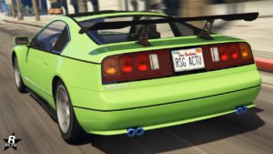 L’image montre la vue arrière d’une voiture de couleur vert vif, il s'agit du modèle “Annis Euros X32”. La voiture présente un aileron arrière noir imposant, des feux arrière quadruples, des pots d’échappement doubles et une plaque d’immatriculation qui indique “RSG ACTU”.