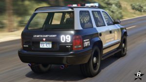 Vue arrière du SUV de police "Bravado Dorado Cruiser", elle est peinte en noire gris.