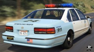 Vue arrière de la Declasse Impaler SZ Cruiser qui est peinte en blanc et en bleu ciel