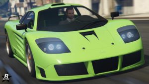 Vue avant de la voiture britannique Progen GP1 dans le jeu vidéo GTA Online. Le véhicule est peint en vert fluo et a un look qui s'inspire d'une McLaren F1.