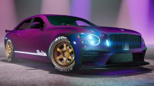 Vue de côté droit avant de l'Enus Deity, elle est peinte en mauve et le nom de la voiture est écrit en blanc sur la portière.