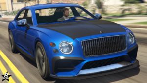 Image de la voiture Enus Deity vue de devant dans le jeu vidéo GTA Online. Le véhicule est peint en bleu foncé, sa calandre a des barres verticales chromées et son capot est en carbone.