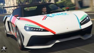 Image de la voiture Pegassi Zorrusso vue de devant, elle est peinte en blanc et a le motif "Xero Gas" appliqué sur sa carrosserie.