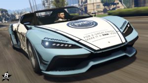 La Pegassi Zorrusso vue de devant, elle a une couleur duochrome blanc et bleu ciel.