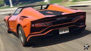 Vue arrière du bolide Pegassi Zorrusso de couleur orange.