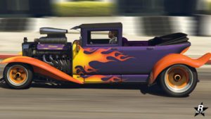 Image d'une vue latérale de la voiture Albany Fränken Stange. La carrosserie est mauve et orange, elle dispose également d'une décalcomanie représentant des flammes.