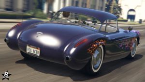 L'Invetero Coquette D1 vue de l'arrière, elle est peinte en mauve et des motifs de flammes prônent les ailes arrières.