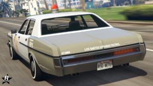 Vue arrière du bolide de flic Bravado Greenwood Cruiser, la carrosserie du véhicule est gris et blanc.