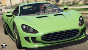 Vue avant de l'Ocelot XA-21 dans GTA Online. La voiture dispose d'une peinture verte lime et son capot a deux prises d'air.