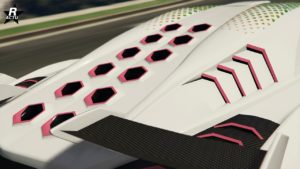 Vue rapprochée du toit arrière de la voiture Pegassi Zentorno, on y voit différentes ouvertures hexagonales.