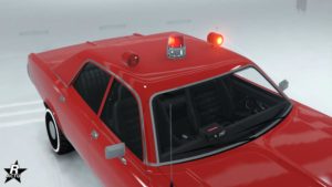 Gros gyrophare rouge posé au centre du toit avec deux avertisseurs lumineux sur les côtés.