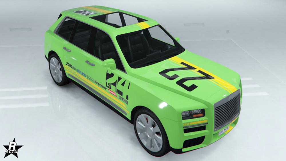 L'Enus Jubilee avec le motif "Bandes LS24". Le skin ajoute une bande jaune verticale excentrée, ainsi que le chiffre "22" en noir sur le capot, et "24" sur les portières. 
