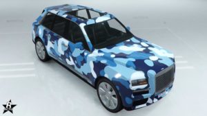 Le Jubilee possédant sur sa carrosserie le motif de véhicule "Camouflage bleu". Il s'agit d'un camouflage militaire de plusieurs nuances de bleues et du blanc.