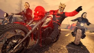 Image de la veste et des deux masques d'halloween qui sont à débloquer en octobre 2024 pour les membres GTA+.