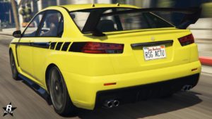 Vue arrière de la voiture de sport japonaise Karin Kuruma dans GTA Online. Elle est peinte en jaune et possède un aileron en carbone.