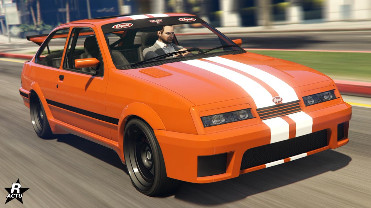 Image présentant la voiture de GTA Online "Vapid Uranus LozSpeed" de la mise à jour "Agents saboteurs". Le véhicule est peint en orange et a un motif de carrosserie qui ajoute une décalcomanie d'une double bande blanche au centre du capot.