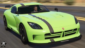 Image avant de la Bravado Banshee GTS, la voiture est peinte en verte lime, une bande noire excentrée traverse le véhicule dans la longueur.