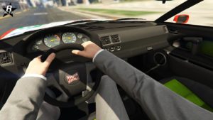 Vue de l'habitude intérieure du point de vue du conducteur conduisant la voiture Dinka Jester Classique dans GTA Online.