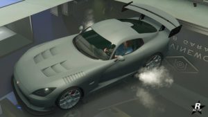 Image de la voiture Bravado Banshee GTS dans le jeu vidéo GTA Online, sa carrosserie ne dispose d'aucun motif et décalcomanie.