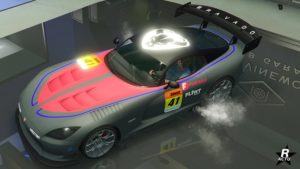 Décalcomanie "Course Bravado" sur la carrosserie du véhicule Banshee GTS.